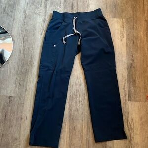 Figs dark harbor scrub is pants small petite